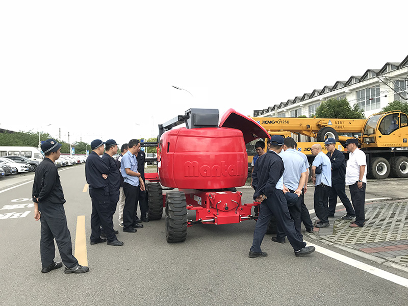 成都升降平臺入駐成都火車(chē)機務(wù)段